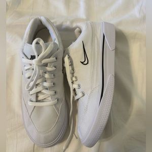 Women’s Nike Retro GTS / Size: 7.5